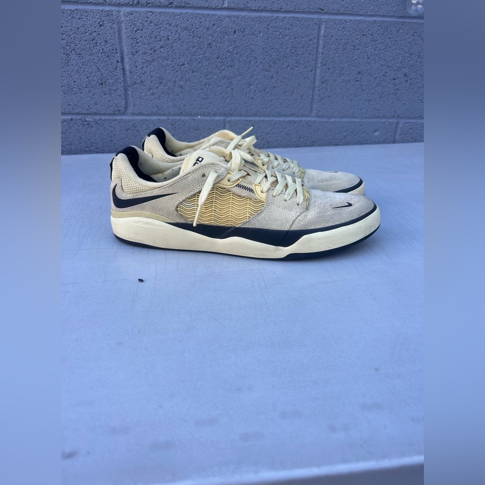 Nike sb ishod yellow coconut milk